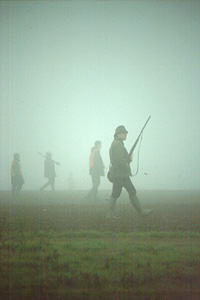 Schützenkette im Nebel